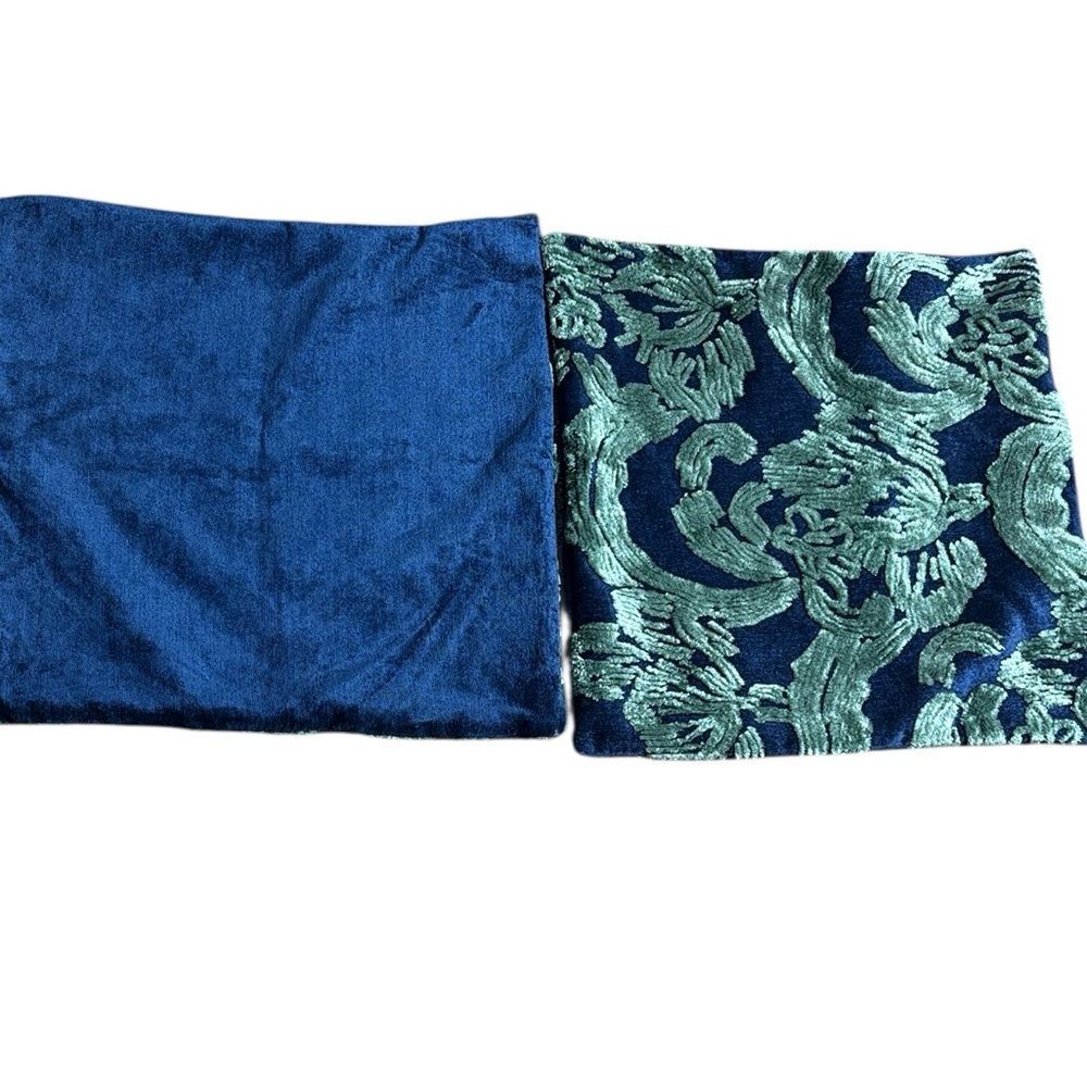 Pottery barn blue green velvet pillow shams decorative 22”x22” swirl